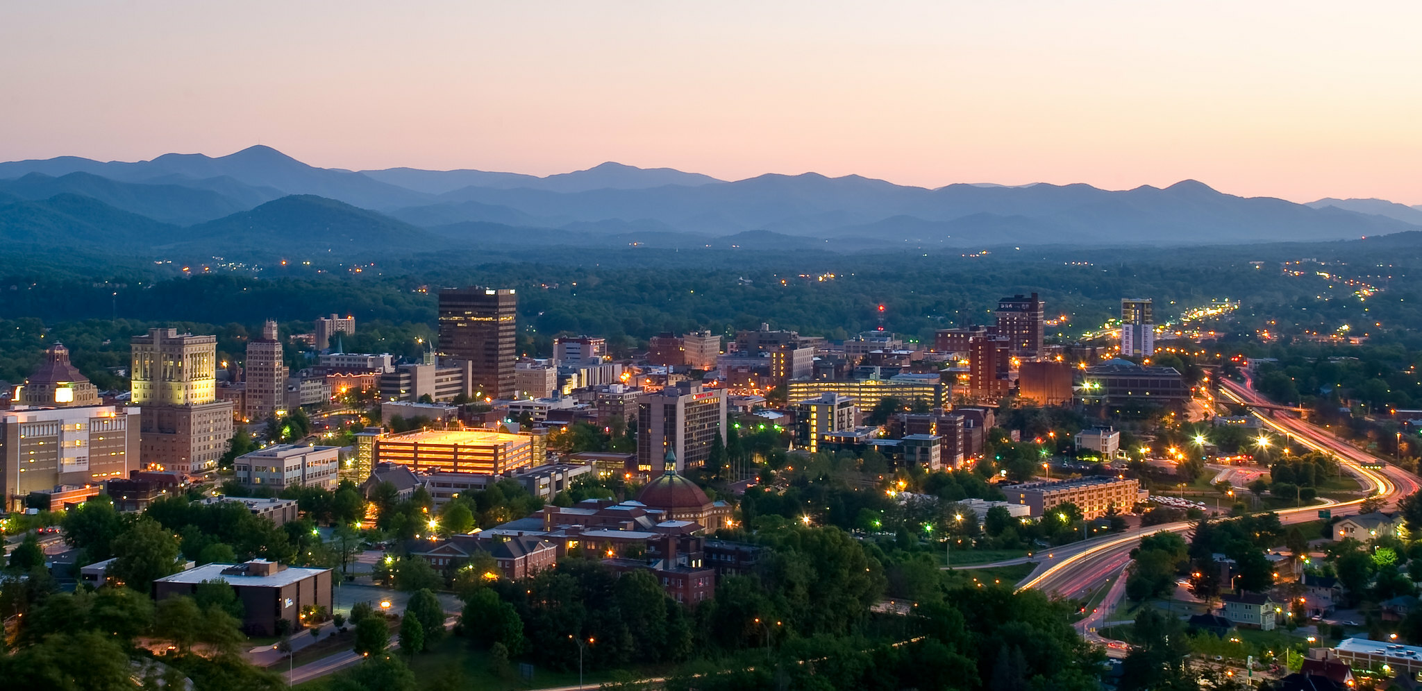 Asheville, North Carolina · image via Wikimedia Commons